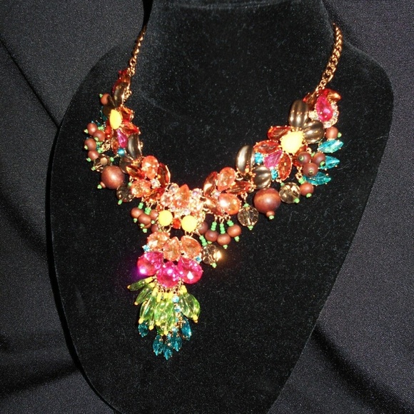 Betsey Johnson Jewelry - Betsey Johnson CALYPSO COLORED STONE NECKLACE